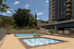 proyecto-de-vivienda-en-la-estrella-sierra-morena-piscina-nueva